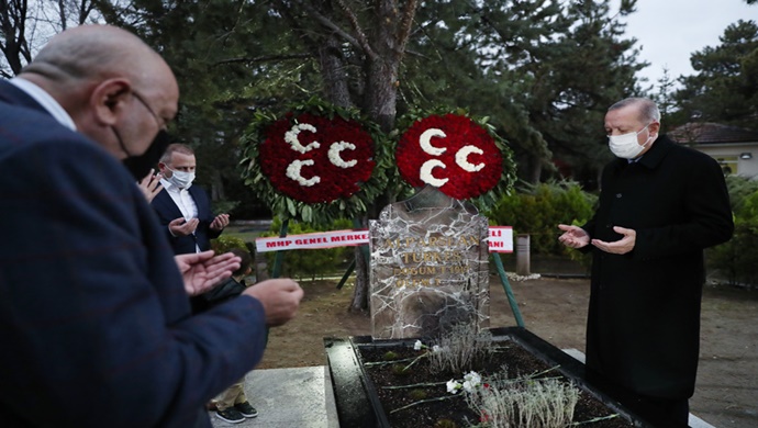 Cumhurbaşkanı Erdoğan, MHP Kurucu Genel Başkanı Alparslan Türkeş’in mezarını ziyaret etti