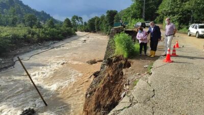 İYİ Parti Genel Başkan Yardımcısı Ünzile Yüksel, Rize ve Artvin’de yaşanan sel felaketinin ardından bölgede incelemelerde bulundu