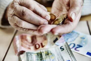 EMEKLİ AYLIKLARI 1000 EURO’DA 60 EURO ARTACAK