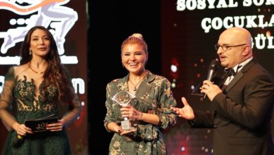 Gülben Ergen ‘Yılın En İyi Sosyal Sorumluluk Projesi’ ödülünü aldı