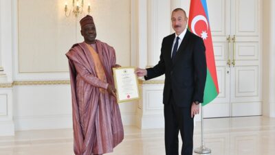 İlham Aliyev, Nijerya’nın yeni atanan Azerbaycan Büyükelçisinin itimatnamesini aldı