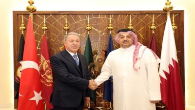 Millî Savunma Bakanı Hulusi Akar, Doha’da Katar Başbakan Yardımcısı ve Savunma Bakanı Halid Bin Muhammed El-Atiyye ile Bir Araya Geldi