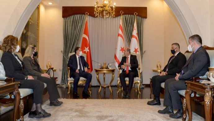 Cumhurbaşkanı Ersin Tatar, TC Kamu Başdenetçisi Şeref Malkoç ve beraberindekileri kabul ederek görüştü