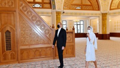 İlham Aliyev ve First Lady Mehriban Aliyeva, Yeni Günaşlı Fatima Zahra Hanım Camii’nin yeni binasında oluşturulan koşullarla tanışıyor