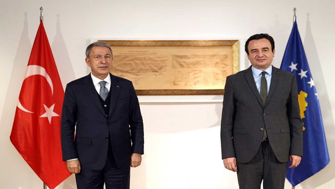 Millî Savunma Bakanı Hulusi Akar, Kosova Başbakanı Albin Kurti ile Bir Araya Geldi