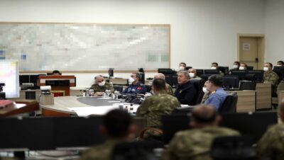 Millî Savunma Bakanı Hulusi Akar, Suriye Sınır Hattında Toplantı Yaparak Mehmetçiğin Yeni Yılını Kutladı