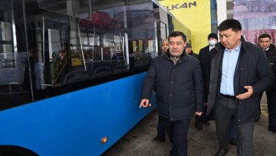 Президент Садыр Жапаров посетил предприятие, собравшее первый отечественный автобус