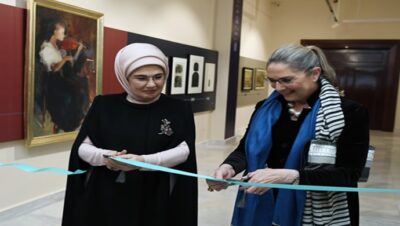 Emine Erdoğan, “Renk Ahenk Mihenk-Usta Türk Kadın Sanatçılarımızdan Nadide Bir Seçki” sergisinin açılışını yaptı