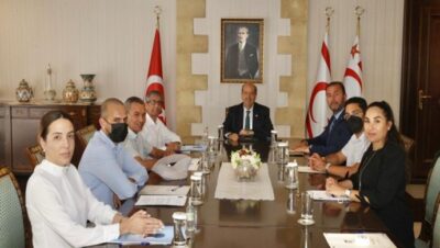 Cumhurbaşkanı Ersin Tatar, Kıbrıs Türk Esnaf ve Zanaatkarlar Odası ile Esnaf ve Zanaatkarlar Merkez Birliği heyetleriyle Cumhurbaşkanlığı’nda iki ayrı toplantı gerçekleştirdi