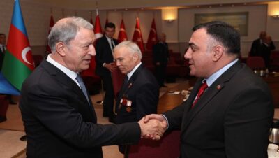 Millî Savunma Bakanı Hulusi Akar, Tek Vatan Harekâtı’nda Gazi Olan Azerbaycan Türkü Askerlerimizle Bir Araya Geldi