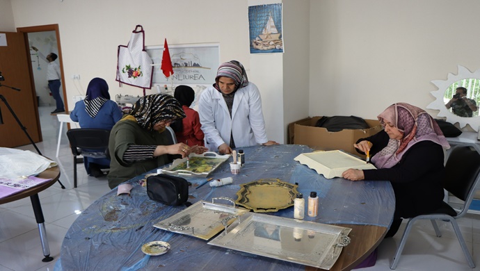 Birecik Kadın Destek Merkezinde  KADINLAR, BÜYÜKŞEHİR İLE ÖĞRENİP AİLE BÜTÇESİNE KATKI SAĞLIYOR