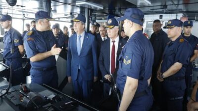 Cumhurbaşkanı Ersin Tatar, Şehit Teğmen Caner Gönyeli-2022 Arama Kurtarma Davet Tatbikatı’nın bugün gerçekleşmekte olan deniz safhasının icrasına katıldı.
