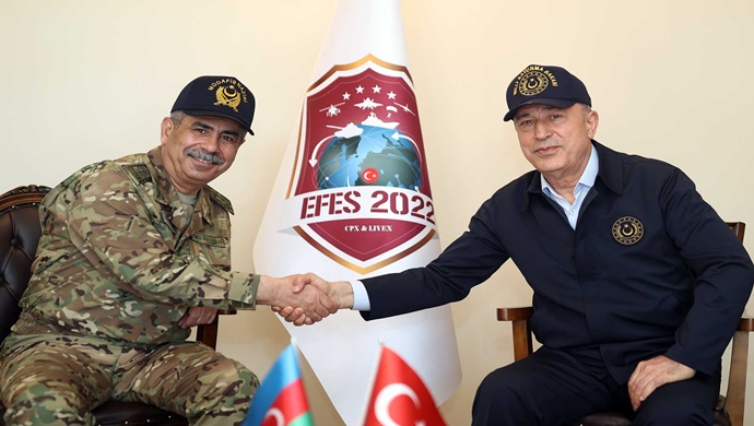 Millî Savunma Bakanı Hulusi Akar, Azerbaycan Savunma Bakanı Orgeneral Zakir Hasanov ile Görüştü