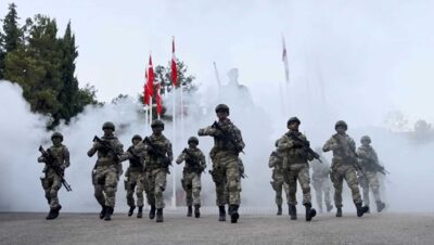 Vatanıma Göz Dikip Kılıç Çekilmedikçe Kılıç Çekmeyen Türk Askeriyiz