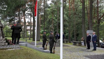 Letonya’daki Şehitliğe 17 Yıl Aradan Sonra İlk Ziyaret