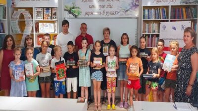 В Краснодарском крае при участии «Единой России» в модельных библиотеках собрали более 300 книг детям Херсона