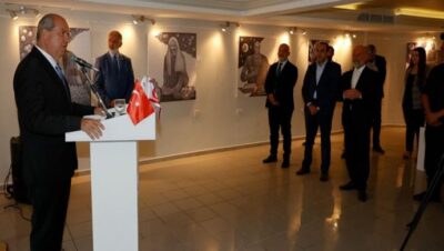 Cumhurbaşkanı Ersin Tatar, Kazak sanatçı Orazbek Yessenbayev’in, “Evren” isimli kişisel resim sergisinin açılışını yaptı