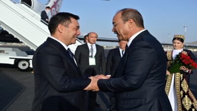 Президент Садыр Жапаров прибыл с рабочим визитом в г. Самарканд
