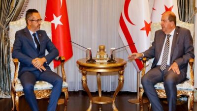 Cumhurbaşkanı Ersin Tatar, Kuzey Kıbrıs Satranç Federasyonu Başkanı Mert Taşkın ve yönetim kurulu üyelerini kabul etti