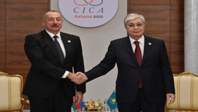 Глава государства провел встречу с Президентом Азербайджана Ильхамом Алиевым