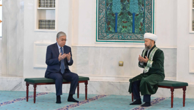 Глава государства посетил мечеть Хазрет Султан