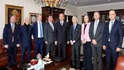 Cumhurbaşkanı Ersin Tatar, KKTC’yi ziyaret eden İngiliz parlamenterlerle görüştü