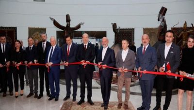 Cumhurbaşkanı Ersin Tatar, Yakın Doğu Üniversitesi Hastanesi Sergi Salonu’nda düzenlenen Uşak Halı Sergisi’nin açılışını gerçekleştirdi
