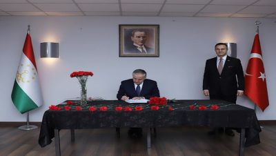 Expressing condolences at the Embassy of Turkiye