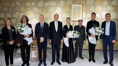 Cumhurbaşkanı Ersin Tatar, depremde yitirdiklerimize ithafen gerçekleştirilen anma konserine katıldı