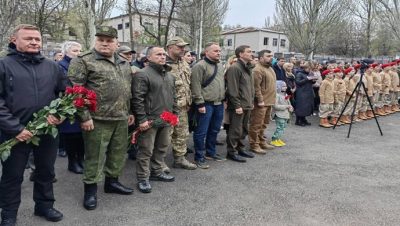 Андрей Турчак вместе с Денисом Пушилиным открыл памятник генерал-лейтенанту Роману Кутузову в Мариуполе