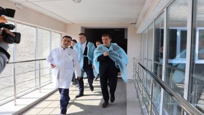 Андрей Турчак навестил раненых бойцов СВО в омском Клиническом медико-хирургическом центре