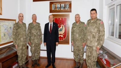 Cumhurbaşkanı Ersin Tatar, 1’inci Piyade Alay Komutanlığı’nda mücahitlerle bir araya geldi