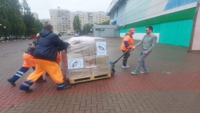 Продукты, вода, одежда, средства гигиены: «Единая Россия» оказывает помощь жителям Белгородской области, находящимся в ПВРах