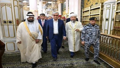 Devlet başkanı Hazreti Muhammed’in camisini ziyaret etti