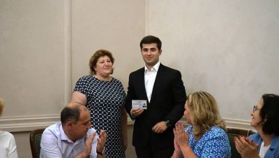 Karaçay-Çerkes Cumhuriyeti Seçim Komitesi, Çerkessk Şehir Duması milletvekili Soltan Uzdenov’u Devlet Duması ara seçimlerinde Birleşik Rusya’dan aday olarak kaydetti.