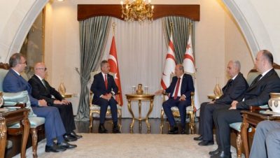 Cumhurbaşkanı Ersin Tatar, Mamak Belediye Başkanı Murat Köse başkanlığındaki Türk Dünyası Mühendisler ve Mimarlar Birliği heyetini kabul etti