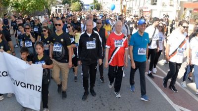 Cumhurbaşkanı Ersin Tatar Şampiyon Meleklerin adlarını yaşatmak ve Şampiyon Melekler Eğitim Kampüsü’nü ülkeye kazandırmak için düzenlenen Ülker Lefkoşa Maratonu’na katıldı