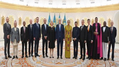 Head of State receives credentials from foreign ambassadors