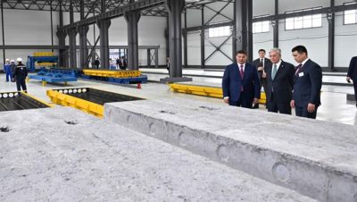 Devlet başkanı betonarme ürünler fabrikasını ziyaret etti