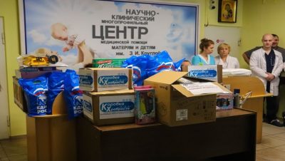 Birleşik Rusya, sağlık kurumlarında tedavi gören çocuklara oyuncak dağıttı