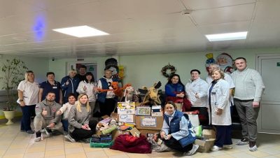 Bulmacalar, kitaplar, yaratıcılık kitleri: Birleşik Rusya hastanelerdeki çocuklara hediyeler bağışladı