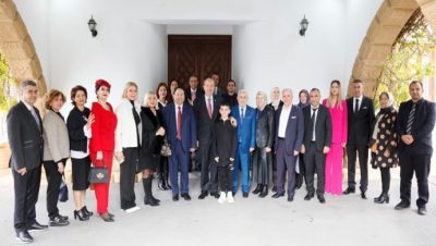 Cumhurbaşkanı Ersin Tatar, Türkiye-Kıbrıs Türk Cumhuriyeti İş Birliği Cemiyeti Başkanı Rüşat Aydoğan ve beraberindeki heyeti kabul ederek görüştü