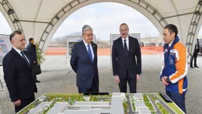 İlham Aliyev ve Kazakistan Cumhurbaşkanı Kasım-Jomart Tokayev, Fuzuli’de inşa edilecek Merkez Bölge Hastanesi projesiyle ilgili bilgi aldı