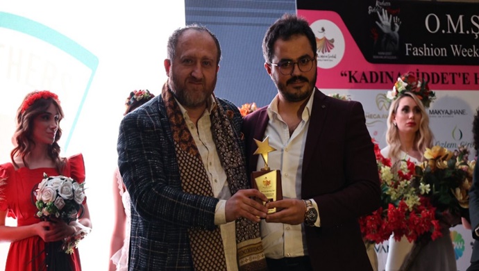 BAŞARILI MODEL VE MANKEN EĞİTMENİ ONUR METİN ŞAVLUK BAŞARIDAN BAŞARIYA KOŞUYOR