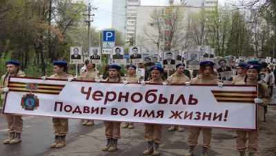Ulyanovsk Birleşik Rusya üyeleri Çernobil nükleer santralindeki kazayı tasfiye edenlerin anısını onurlandırdı