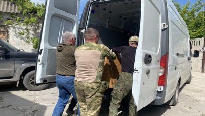 Arabalar, ilaçlar, helikopterler: Birleşik Rusya cepheye yeni bir yardım paketi teslim etti