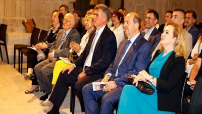 Cumhurbaşkanı Ersin Tatar, eşi Sibel Tatar ile birlikte, 26. Kuzey Kıbrıs Uluslararası Bellapais Müzik Festivali açılış gala konserinde Türkiye’nin Renkleri Şan Resitali’ni izledi