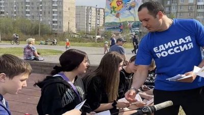 Monchegorsk’ta “Güvenli Yollar” ve “Güçlü Aile” parti projelerine dayanarak “Güvenli Yaz” kampanyası düzenlendi